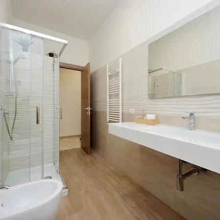 Modern Large In Apartment